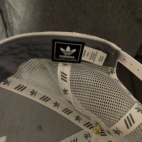 Women’s lot of 3 ADIDAS hats visor - Picture 5 of 7